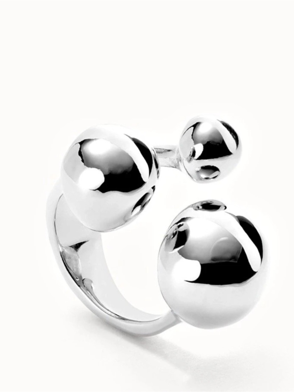 Uno de 50 ring with bubble shaped beads
